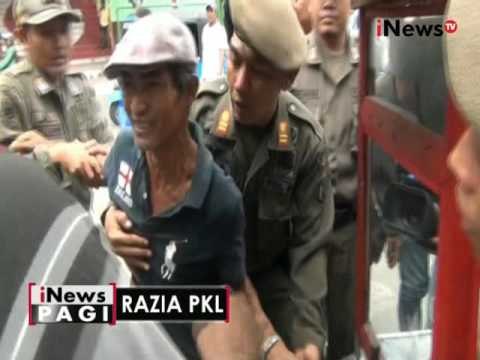 Tarik menarik & bersitengang dengan pedagang mewarnai razia PKL di Tanah Abang - iNews Pagi 21/09