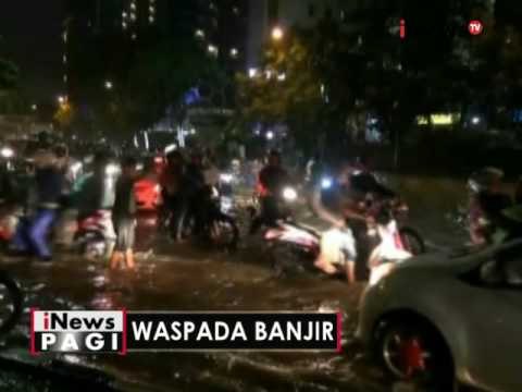 Hujan guyur Jakarta akibatkan jalan di Cawang banjir setinggi 70 cm - iNews Pagi 26/09