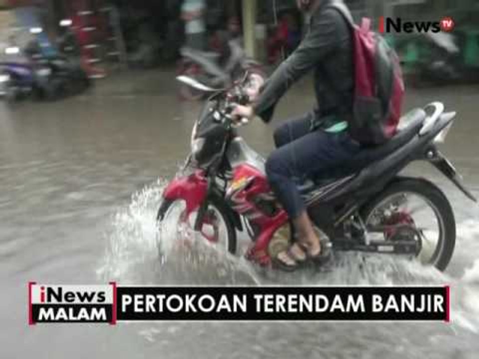 Diguyur hujan deras, pertokoan di Palangkaraya terendam banjir - iNews Malam 06/10