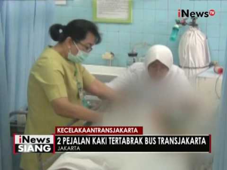 2 Pejalan kaki di Daan Mogot, tertabrak TransJakarta saat menyebrang - iNews Siang 04/10