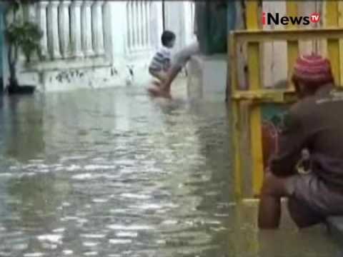 Banjir setinggi 50 cm masih genangi Sampang, Madura - iNews Petang 11/10