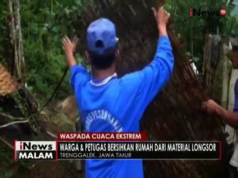 Warga & petugas bersihkan rumah dari material longsor di Trenggalek - iNews Malam 11/10