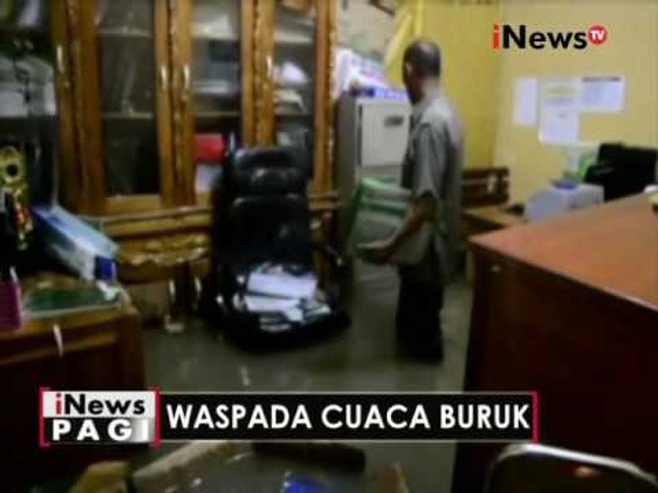 Hujan deras di Mamuju akibatkan banjir hampir setinggi 1 meter - iNews Pagi 26/10