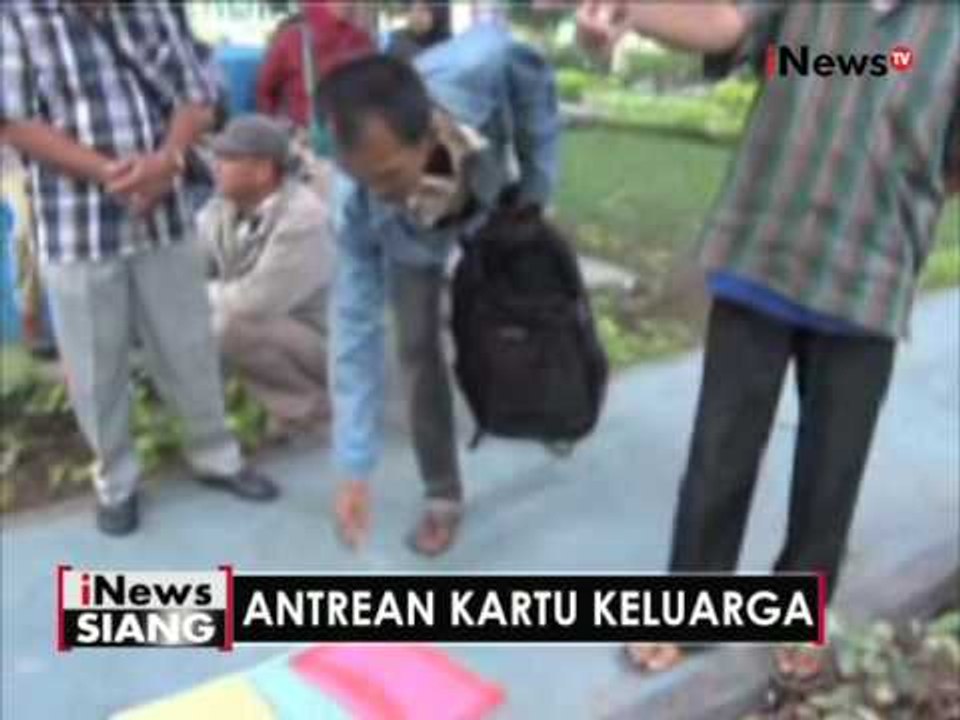 Warga masih antre dalam pembuatan Kartu Keluarga di Jombang - iNews Siang 26/10