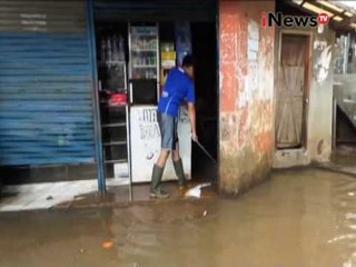 Download Video: Banjir di Bandung sudah mulai surut, warga mulai bersihkan sisa banjir - iNews Petang 02/11