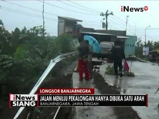 Скачать видео: Tebing longsor, jalan dari Banjarnegara ke Pekalongan hanya satu arah - iNews Siang 17/11