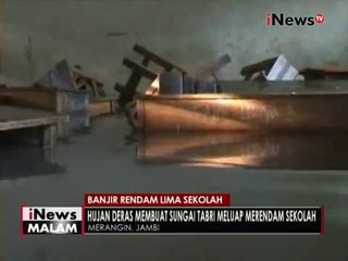 下载视频: Hujan deras & luapan sungai akibatkan beberapa sekolah di Jambi terendam banjir - iNews Malam 21/11