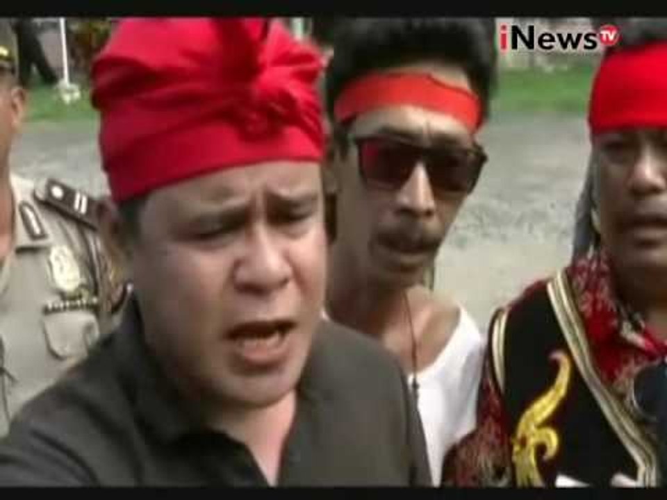 Meminta Paslon dukungannya lolos, Massa di Singkawang mencoba masuki KPU - iNews Pagi 23/11