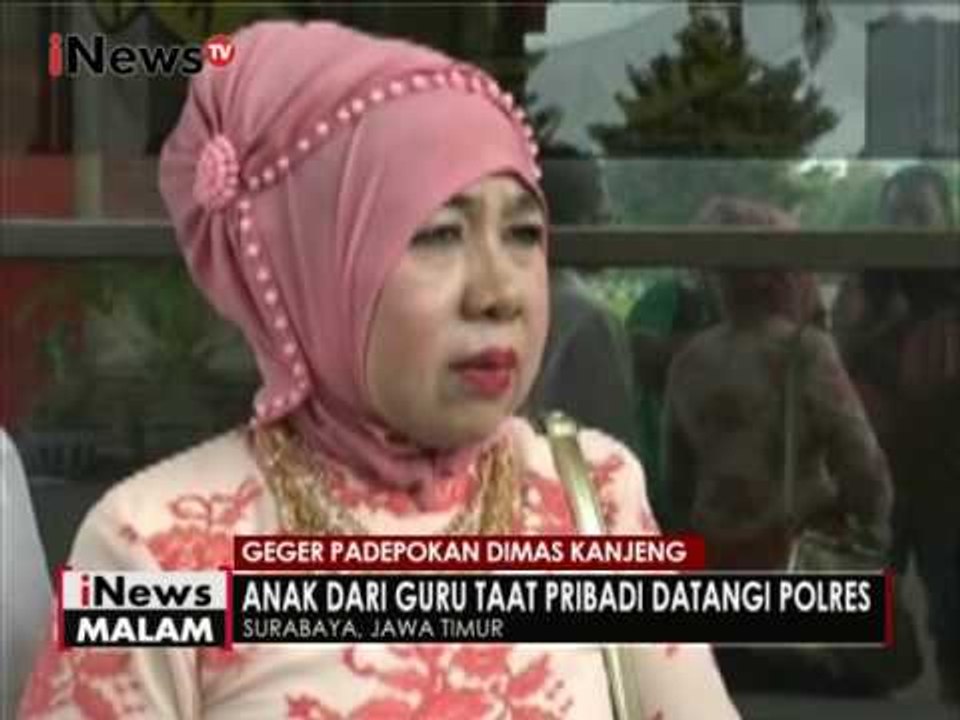 Seorang wanita mengaku anak pemilik padepokan Dimas Kanjeng datangi Polda Jatim - iNews Malam 15/12