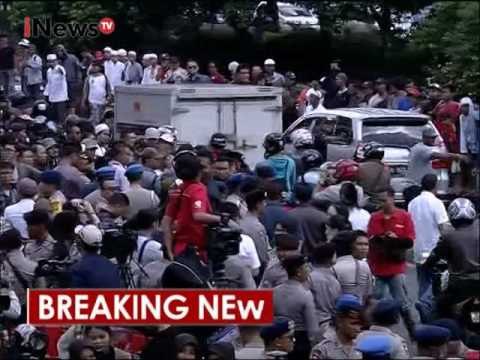 Massa pro & kontra penuhi depan lokasi sidang penistaan Agama oleh Ahok - iNews Breaking News 20/12