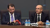 Hazine ve Maliye Bakanı Berat Albayrak görevini  Mehmet Şimşek'ten teslim aldı