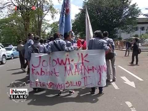 Mahasiswa di Bandung meminta Presiden kendalikan harga bahan pokok - iNews Siang 12/01