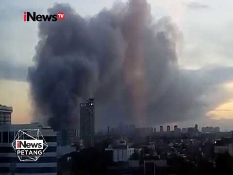 Kebakaran Pasar Senen, Petugas Kewalahan Padamkan Api - iNews Petang 19/01