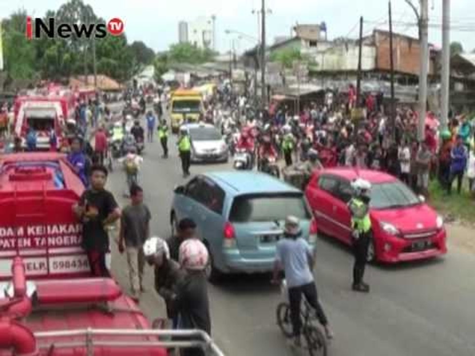 Diduga Hubungan Arus Pendek Listrik, Gedung Plastik di Tangerang Terbakar Habis - iNews Petang 21/01