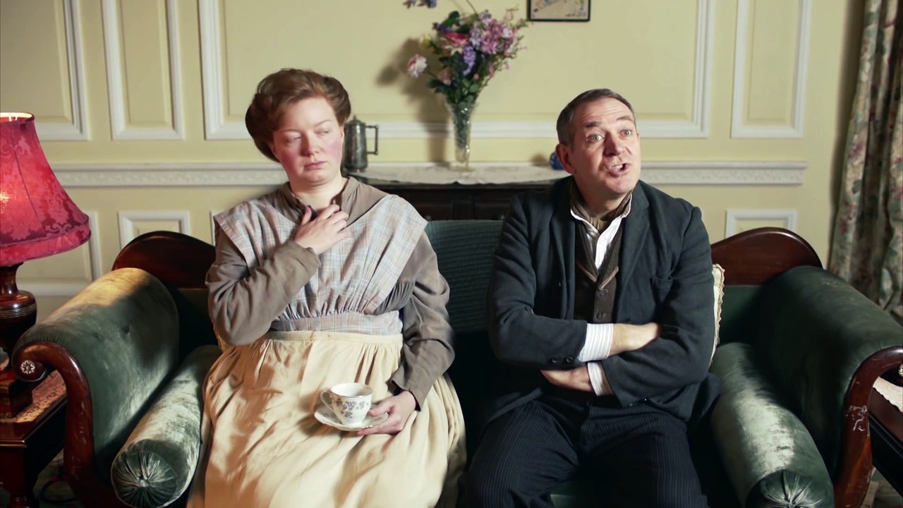 The Story of Elsie Wright and Frances Griffiths Drunk History video