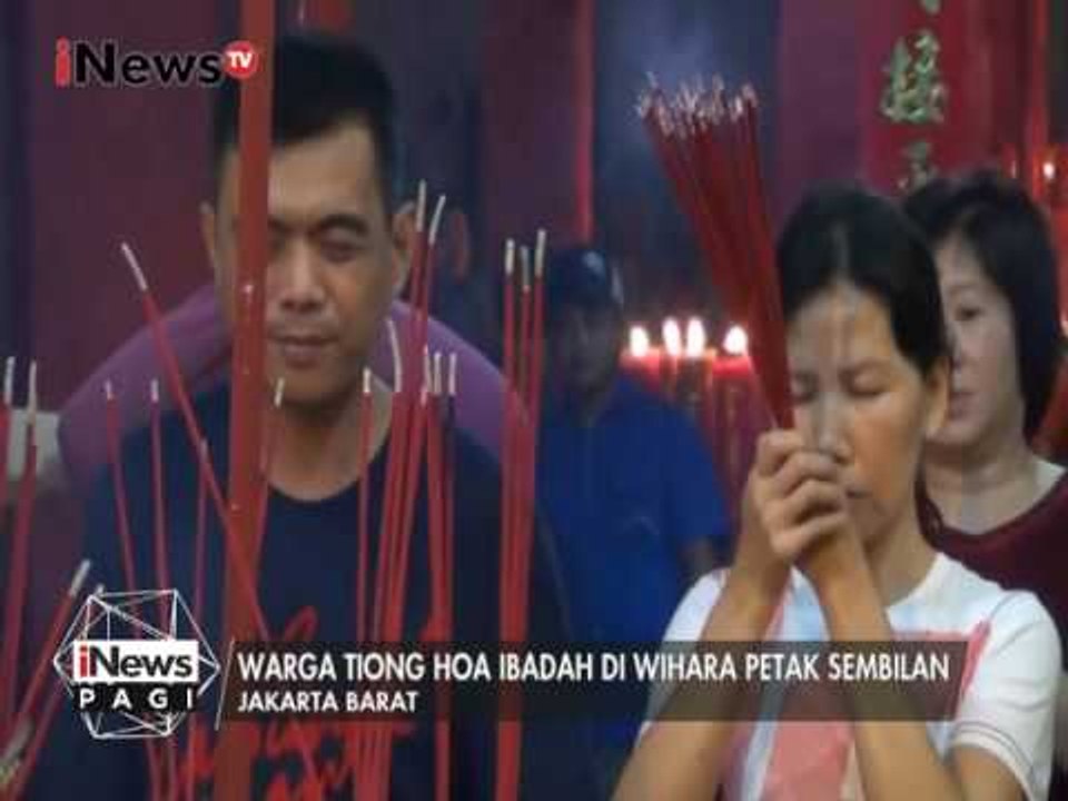 Warga Tionghoa Penuhi Vihara di Petak Sembilan, Jakbar - iNews Pagi 28/01