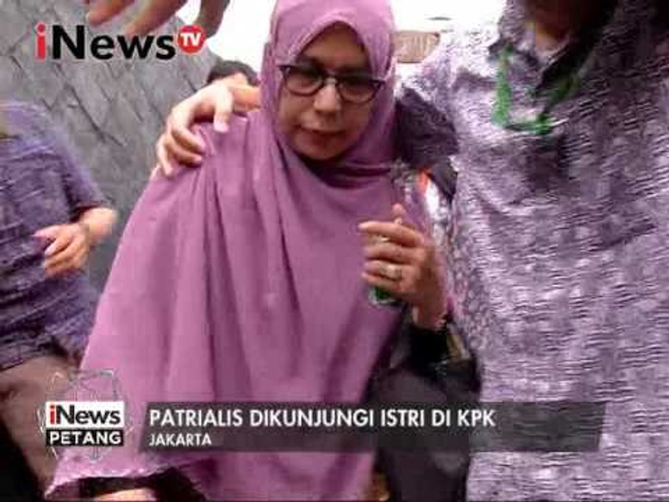 Patrialis akbar dikunjungi istri nya di KPK - iNews Petang 30/01