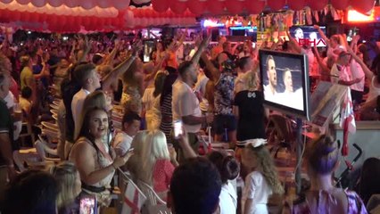 Spor Muğla Marmaris'teki İngiliz Turistler Milli Takımları İçin Önce Sevindi Sonra Üzüldü Hd