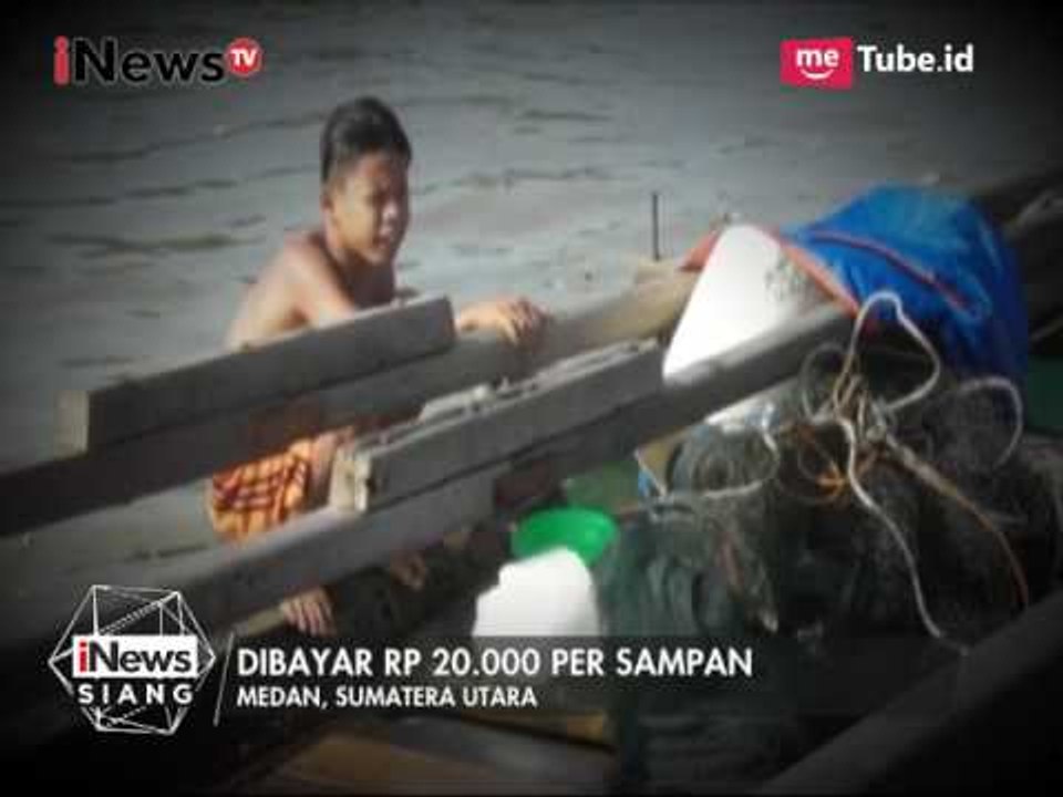 [Miris] Demi Bantu Orang Tua, Anak Ini Bekerja Mencuci Sampan Sebelum Sekolah - iNews Siang 17/05