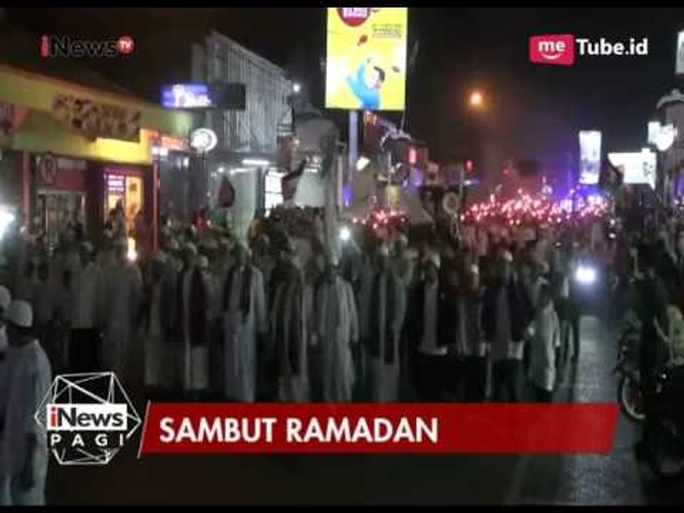 Sambut Bulan Ramadhan, Ribuan Warga Gelar Pawai Obor di Purwakarta - iNews Pagi 26/05