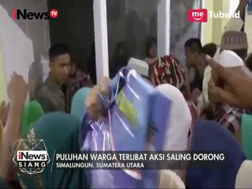 Rebutan Bingkisan Lebaran Dari Bupai Simalungun Berlangsung Ricuh - iNews Siang 15/06