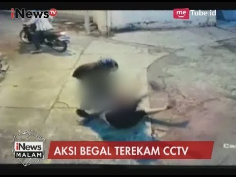 Aksi Begal Bacok Ibu-ibu Terekam Kamera Pengawas - iNews Malam 16/06