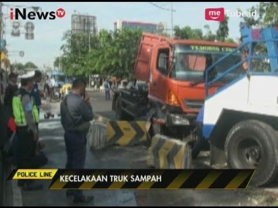 Truk Sampah DKI Ugal-ugalan Hingga Tabrak Separator Busway - Police Line 27/06