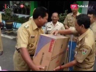 Télécharger la video: Walikota Magelang Berikan Apresiasi Terhadap PNS yang Disiplin - iNews Siang 03/07