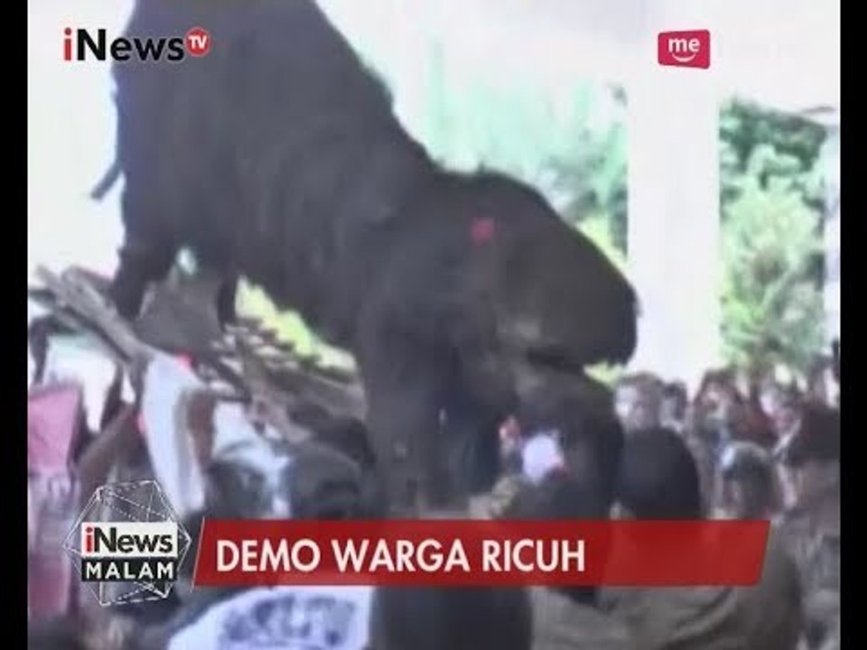 Tolak Penjual Sumber Air, Warga Lempar Patung Tikus Didepan Kantor DPRD Pasuruan - iNews Malam 10/07
