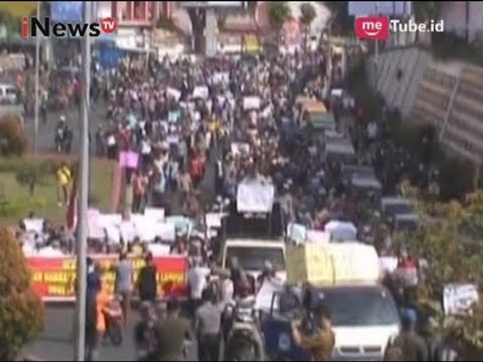 Pembangunan Fly Over Dihentikan Gubernur, Ribuan Warga Lampung Protes ke Jalan - iNews Petang 31/07