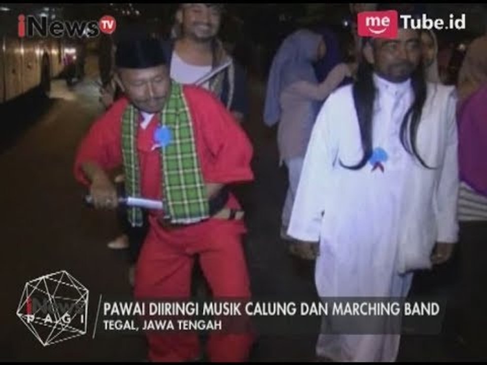 [Unik] Ribuan Warga Gelar Pawai Obor Menggunakan Kostum Ala Pejuang - iNews Pagi 17/08