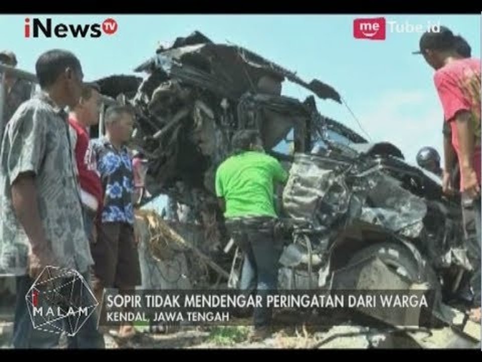 Nekat Terobos Perlintasan Kereta, Mobil Berisi 5 Orang Terpental & Tewas - iNews Malam 20/08