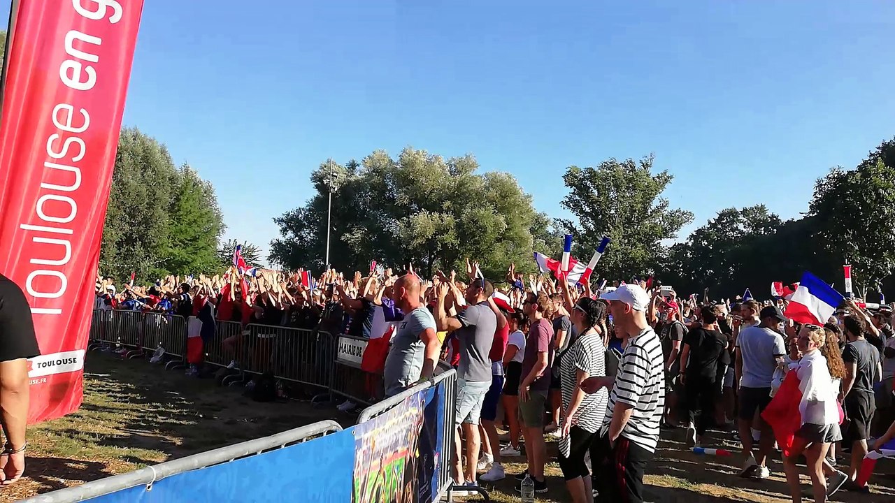 L'ambiance grimpe à la prairie des Filtres à Toulouse avant la demi-finale du Mondial