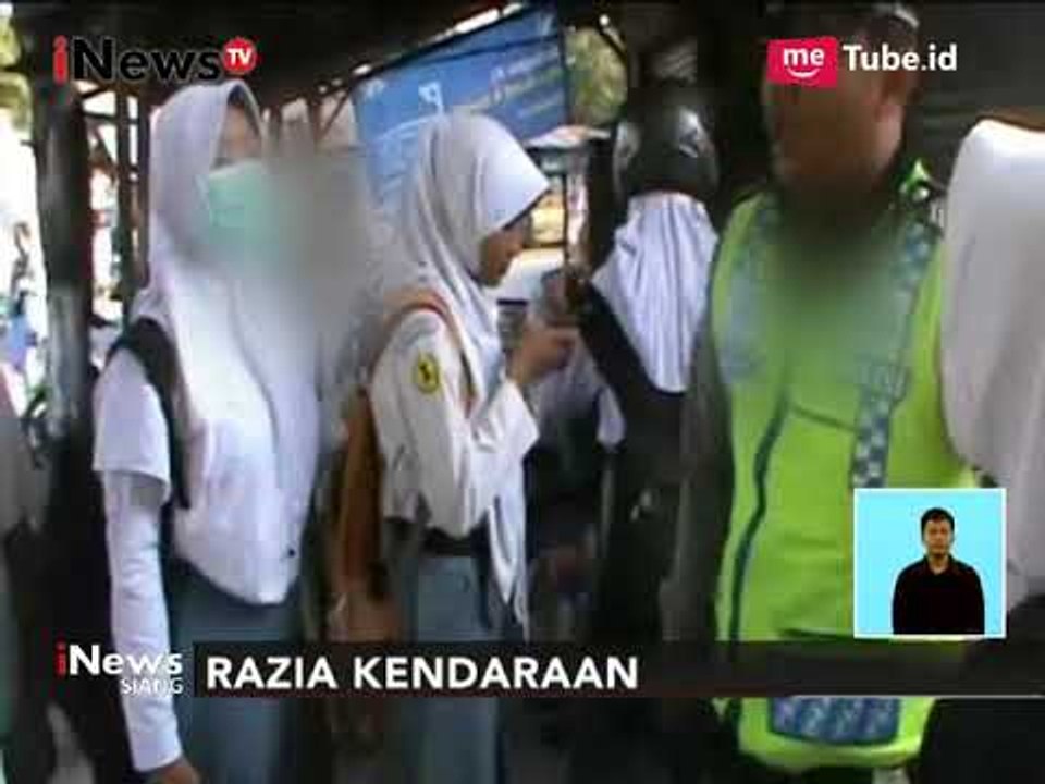 Sejumlah Pelajar di Grobogan Merengek Kepada Polisi Saat Ditilang - iNews Siang 17/10