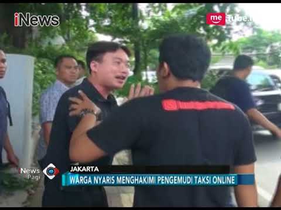 Nyaris Diamuk Massa, Sopir Taksi Online Kabur Usai Menyerempet Mobil - iNews Pagi 07/11
