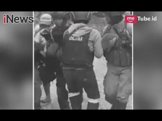 Download Video: 1 Anggota Brimob Tertembak Pada Bagian Kaki Saat Operasi Pembebasan Warga Papua - iNews Sore 18/11