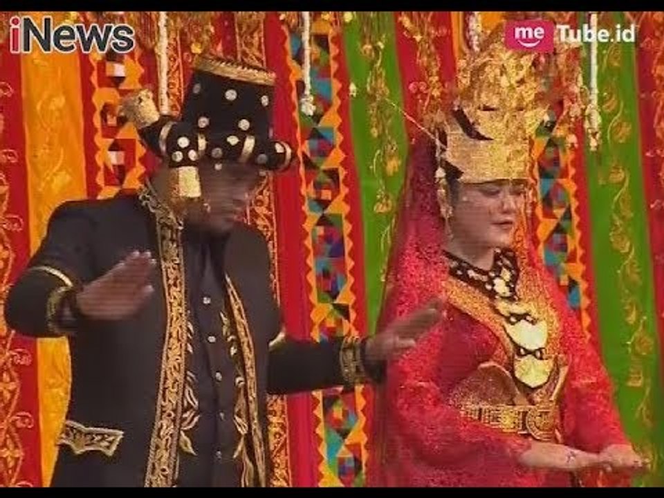 Bobby & Kahiyang Melakukan Manortor Somba - Special Event 25/11