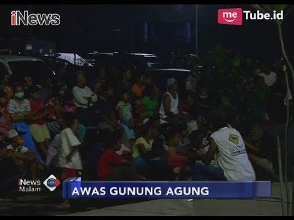 Para Pengungsi Eruspsi Gunung Agung Menyaksikan Hiburan yang Digelar Relawan - iNews Malam 28/11