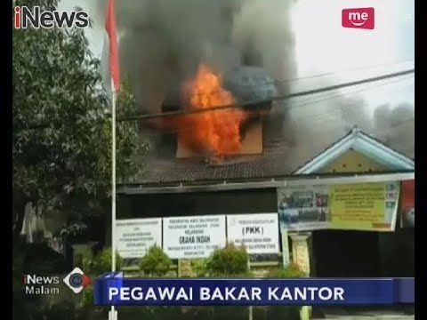 Belum Digaji, Seorang Pegawai Kelurahan Bakar Kantor Serta Aniaya Lurah & Staf - iNews Malam 03/01