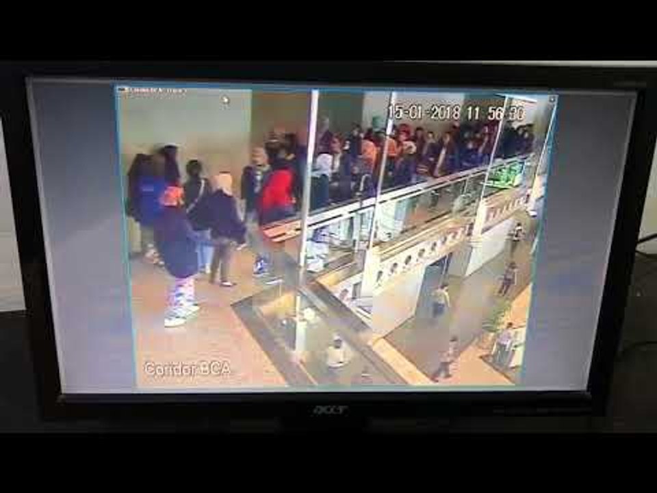 Rekaman CCTV Video 02, Detik-detik Ambruknya Selasar Gedung BEI - Breaking News 15/01