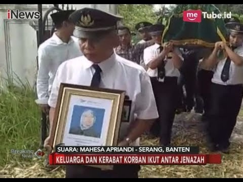 Tewas Tertimbun Longsor Underpass Bandara, Beginilah Pemakaman Dianti Putri - Breaking News 06/02