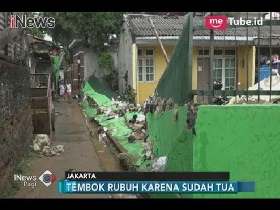 Tembok Roboh Diterjang Banjir, Pelayanan Puskesmas Bidara Cina Lumpuh Total - iNews Pagi 07/02