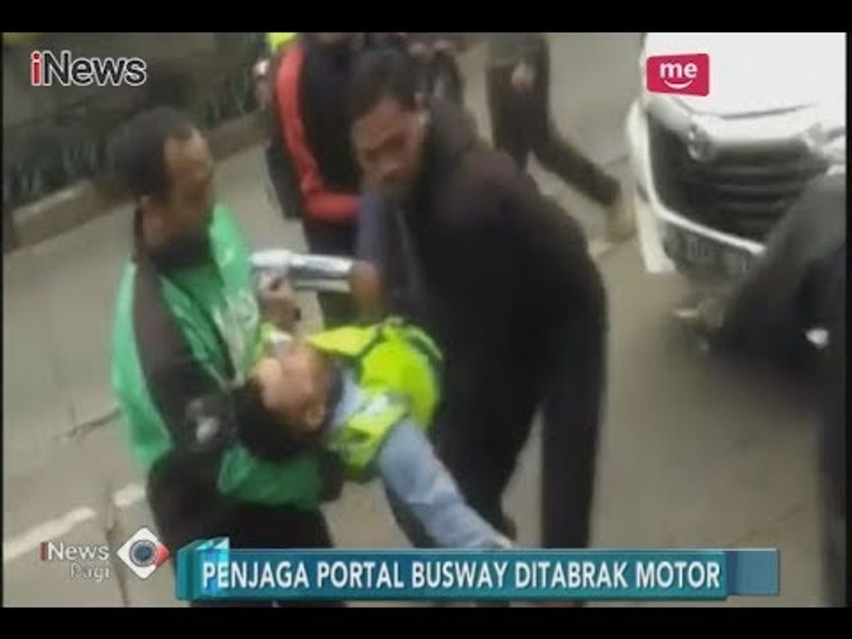 Penjaga Portal Busway Ditabrak Motor, Korban dan Pelaku Pingsan - iNews Pagi 09/02