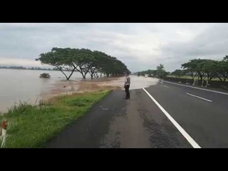 Tol Pejagan-Kanci KM 238 Tergenang Akibat Sungai Cisanggarung Meluap