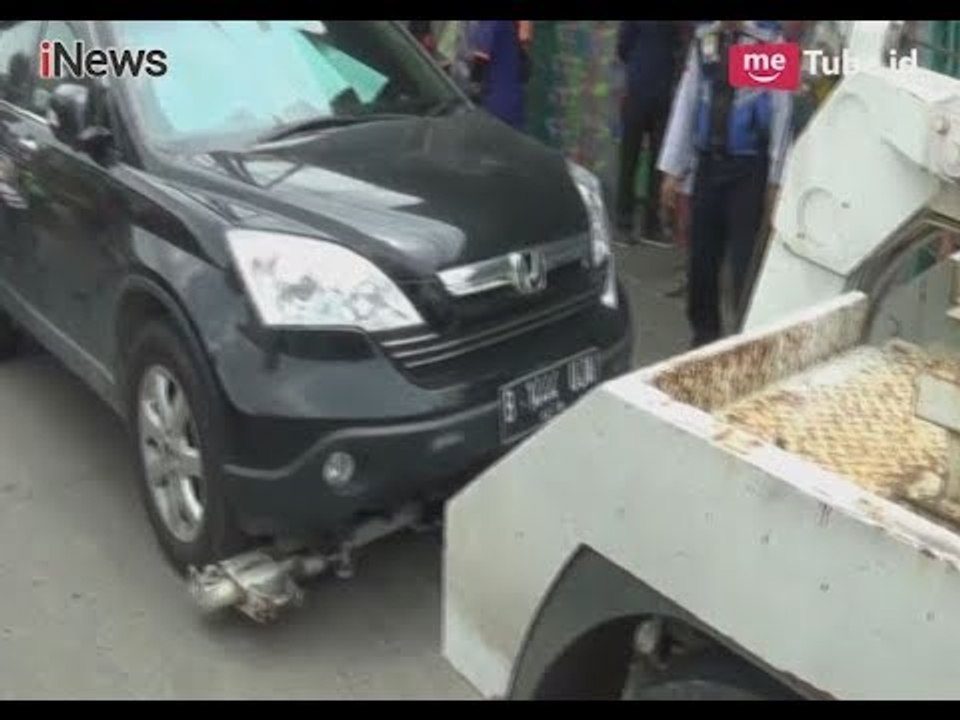 Tak Terima Diderek Paksa, Pengemudi dan Petugas Dishub Terlibat Adu Mulut - iNews Malam 07/03