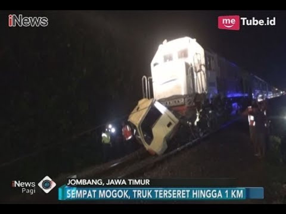 Akibat Perlintasan Tanpa Palang Pintu, Truk Terseret Kereta 1 Km - iNews Pagi 08/03