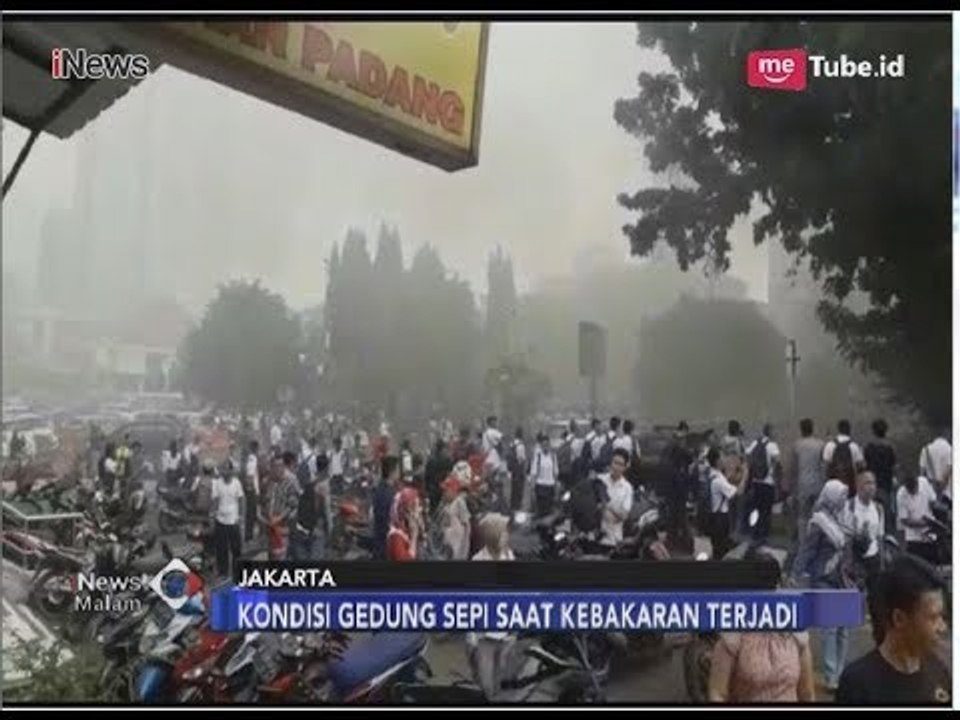 Kebakaran di Gedung SDM Polda Metro Jaya Akibat Konsleting Listrik - iNews Malam 070/4