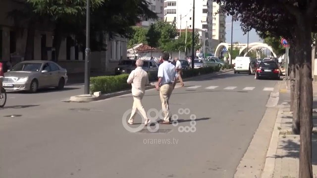 Ora News- Aksidente mbi vizat e bardha, qytetarët dhe drejtuesit e mjeteve nuk zbatojnë rregullat