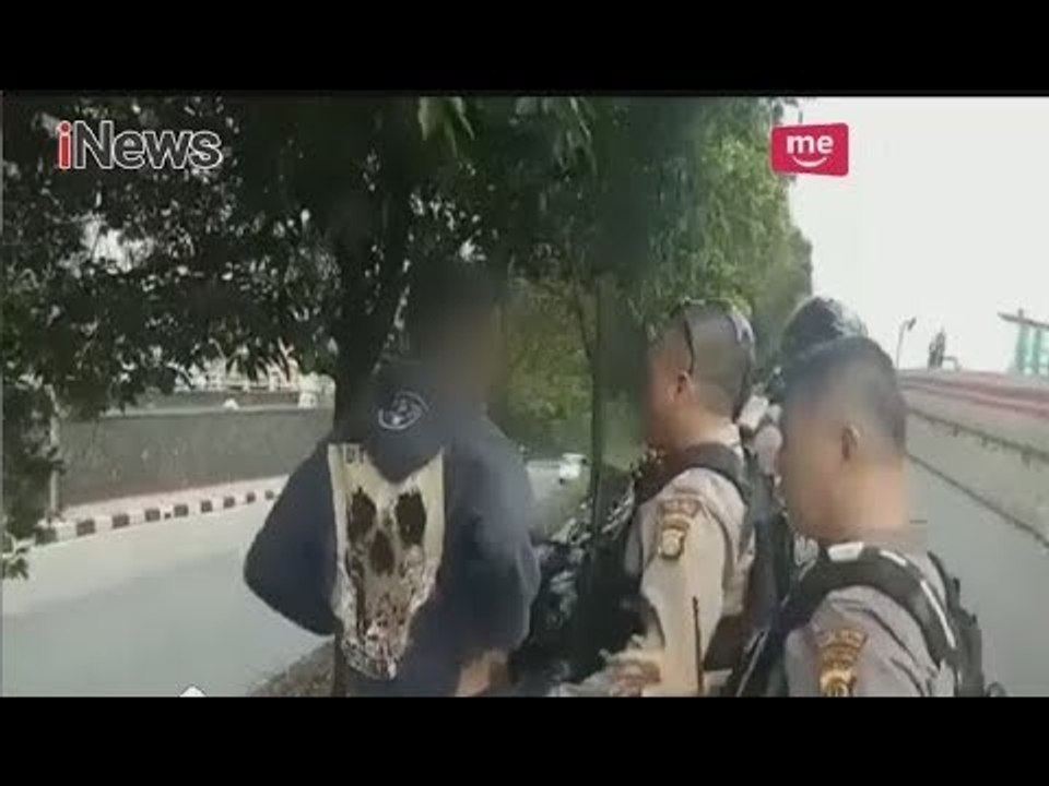 Dua Pemuda Bawa Puluhan Pil Tramadol Terciduk Polisi di Pinggir Jalan - iNews Pagi 18/04