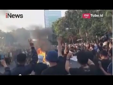 Ricuh Demo Pendukung Pilwakot Danny-Indira, Massa Bakar Motor iNews Sore 28/04